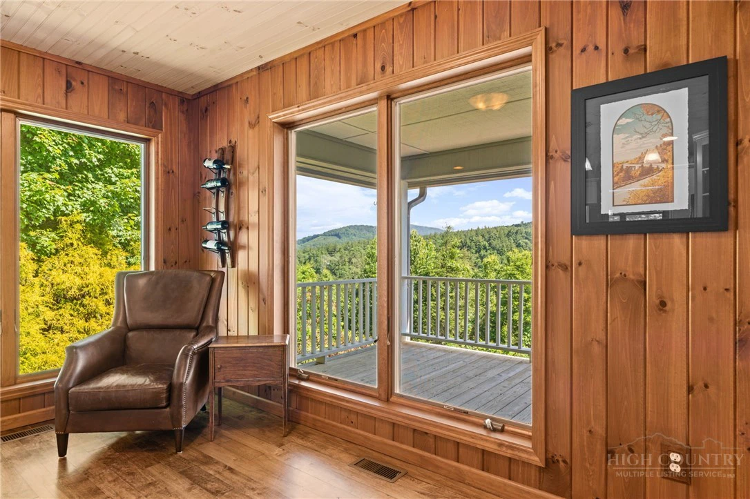 Image number 14 for the current listing