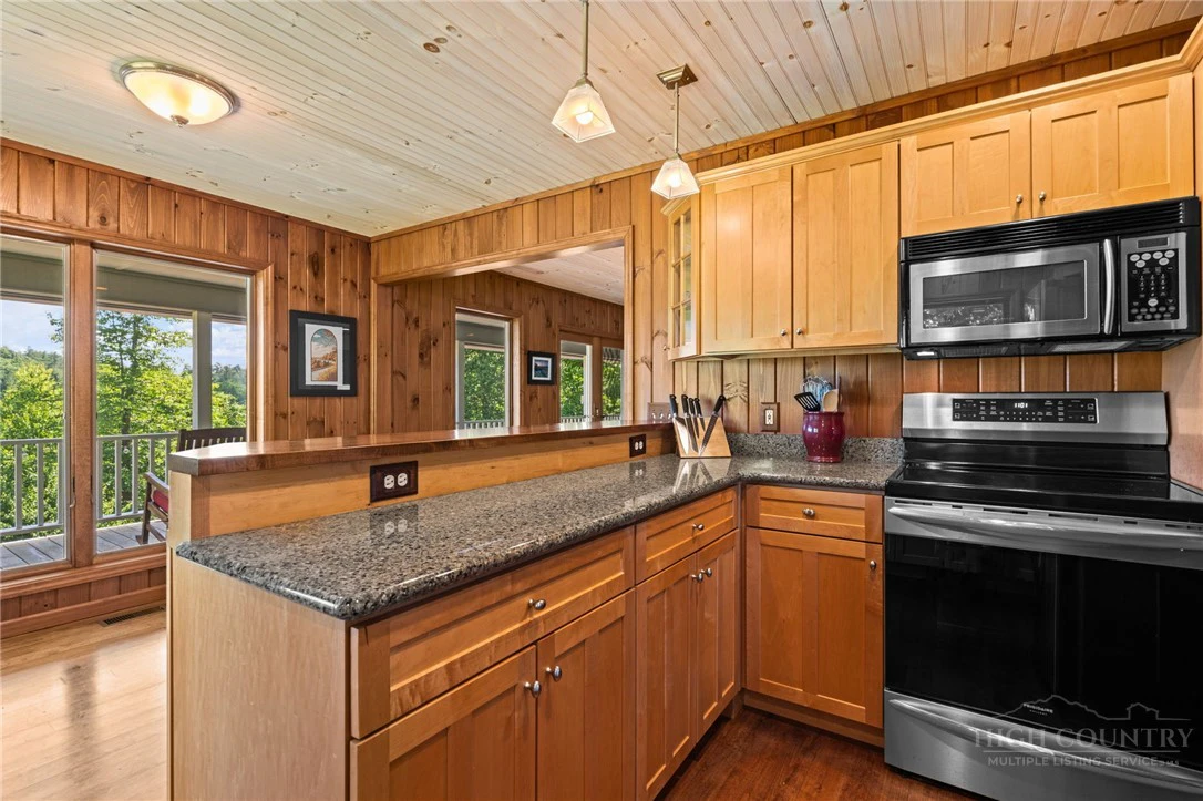 Image number 15 for the current listing