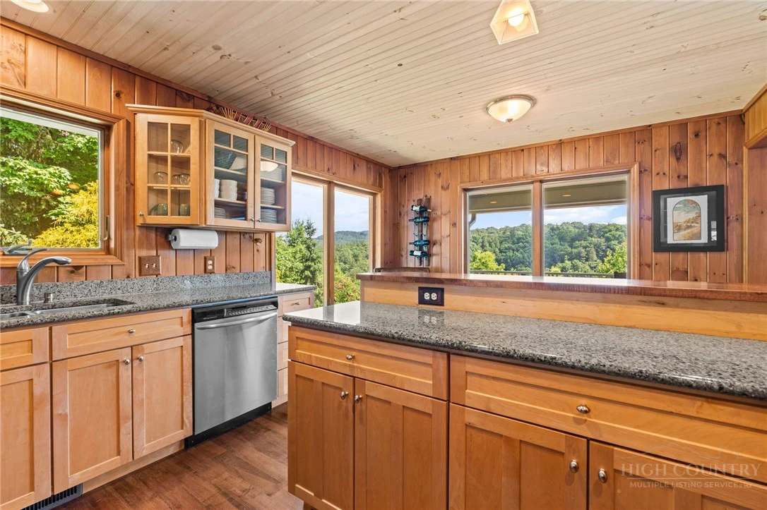 Image number 18 for the current listing