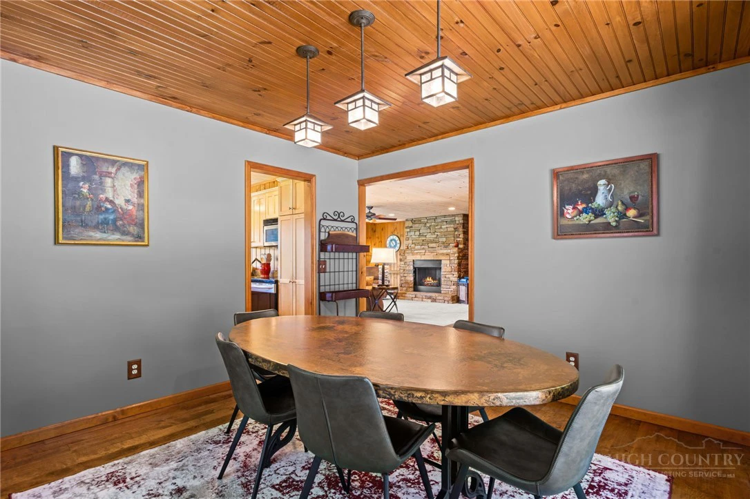 Image number 19 for the current listing