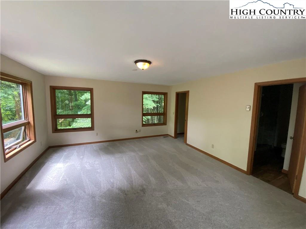 Image number 8 for the current listing