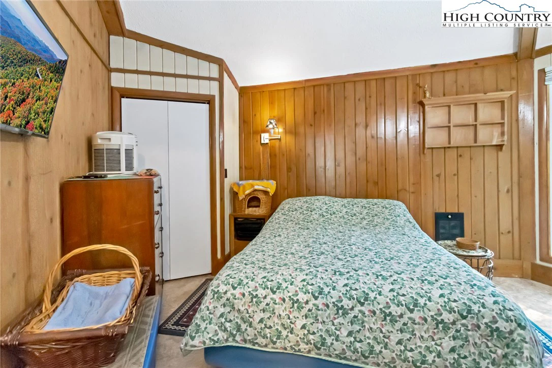 Image number 11 for the current listing