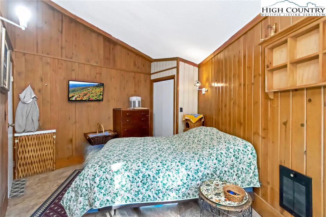 Image number 3 for the current listing