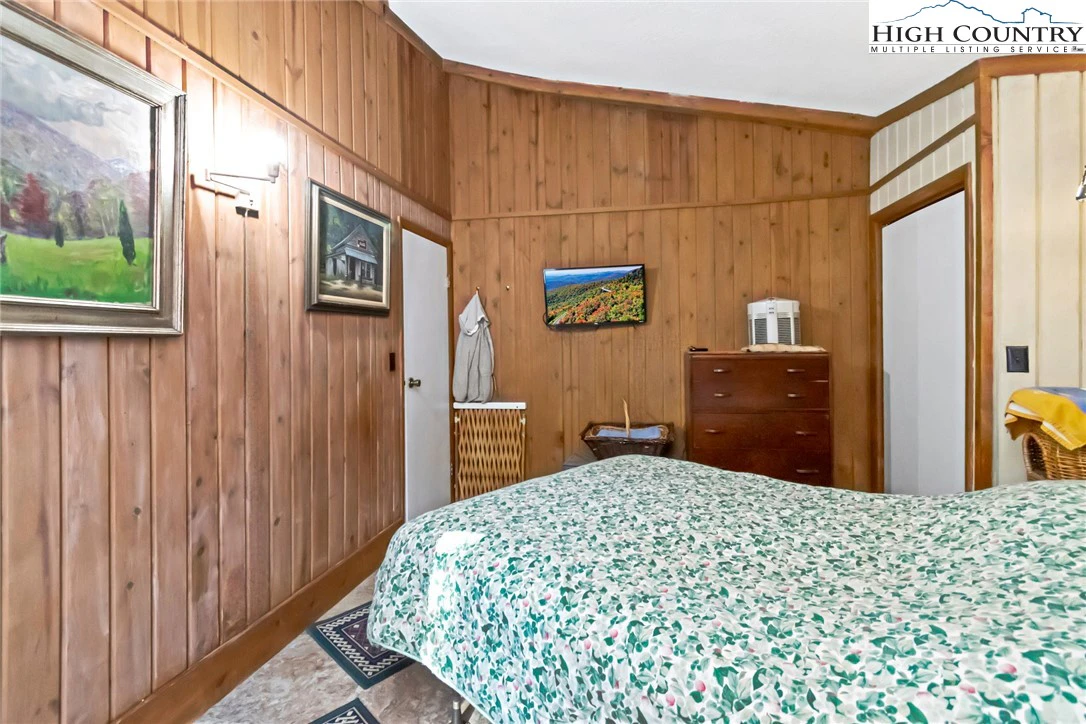 Image number 4 for the current listing