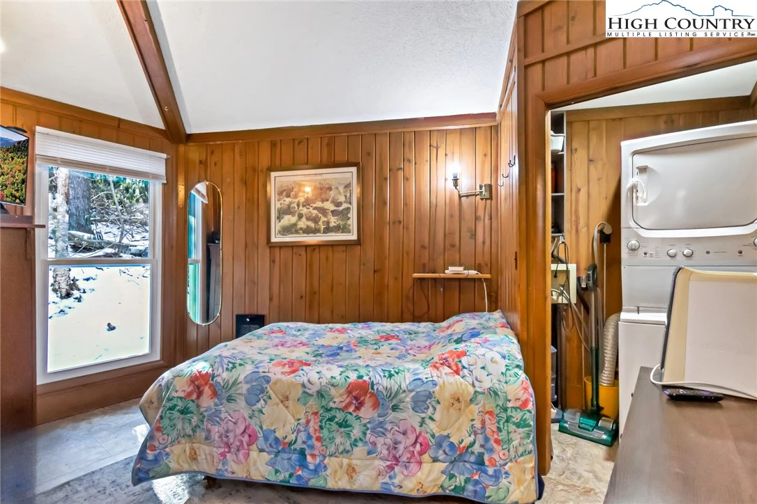 Image number 8 for the current listing