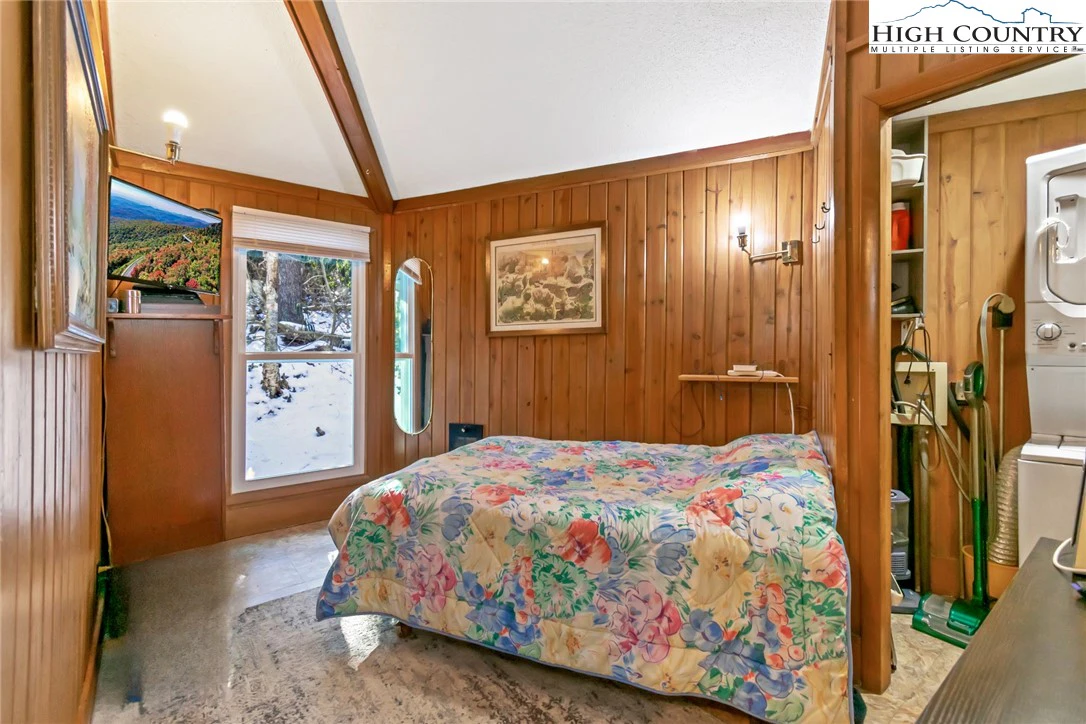 Image number 9 for the current listing
