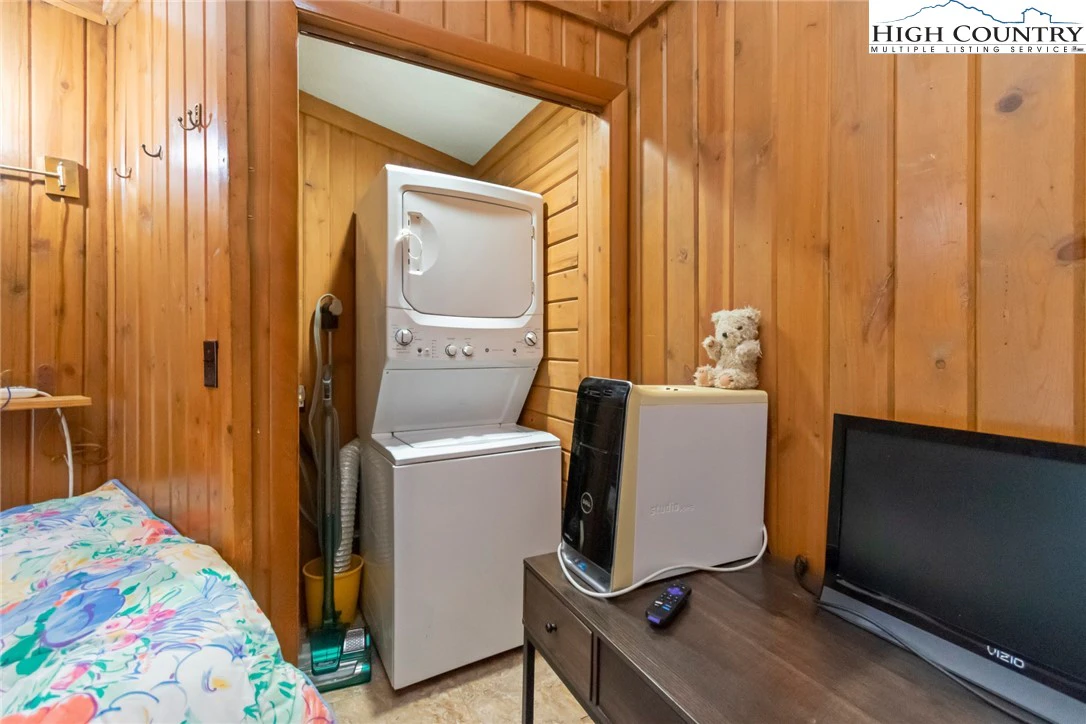 Image number 2 for the current listing