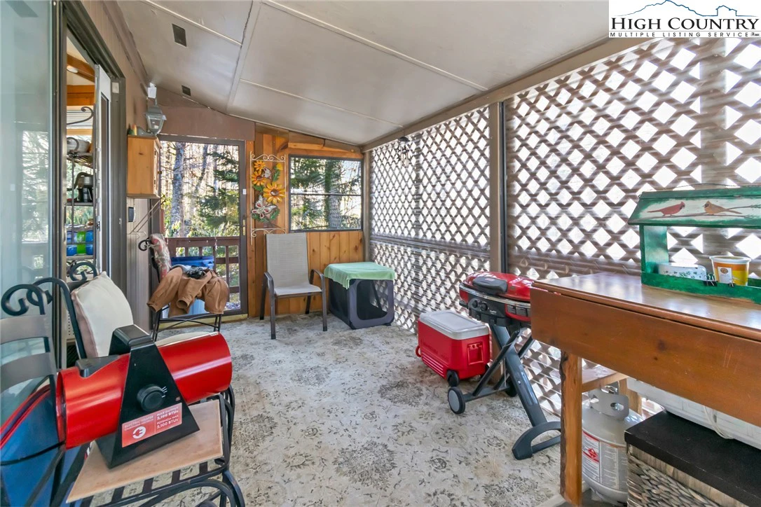 Image number 14 for the current listing