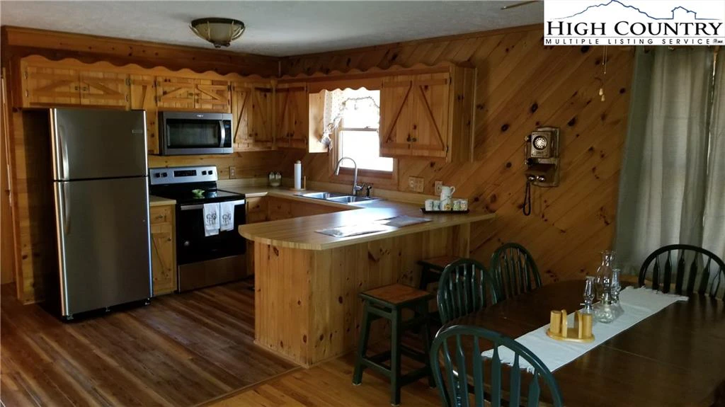 Image number 21 for the current listing