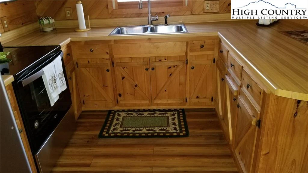 Image number 20 for the current listing