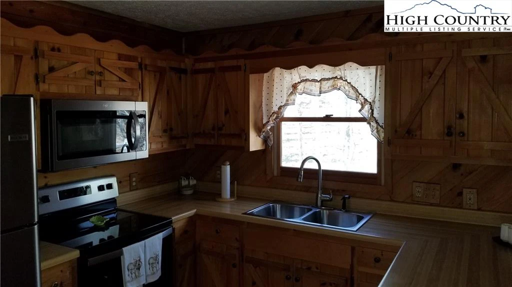 Image number 19 for the current listing