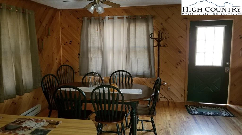 Image number 3 for the current listing