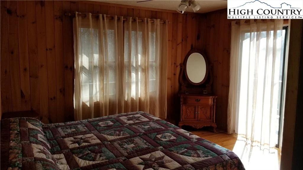 Image number 4 for the current listing