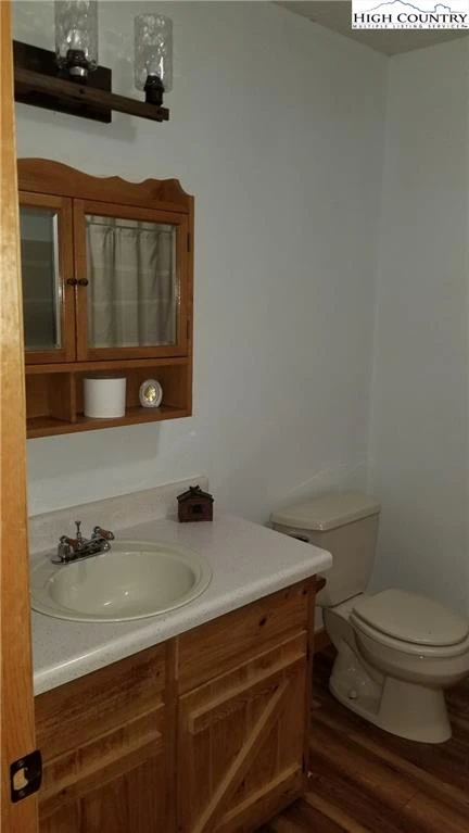 Image number 5 for the current listing