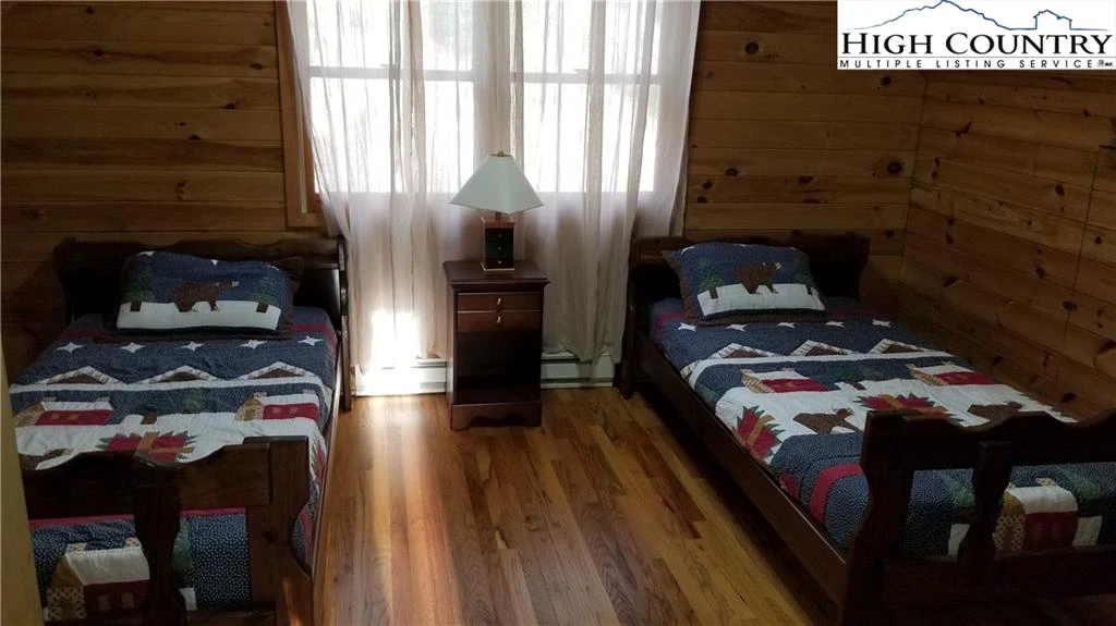 Image number 7 for the current listing