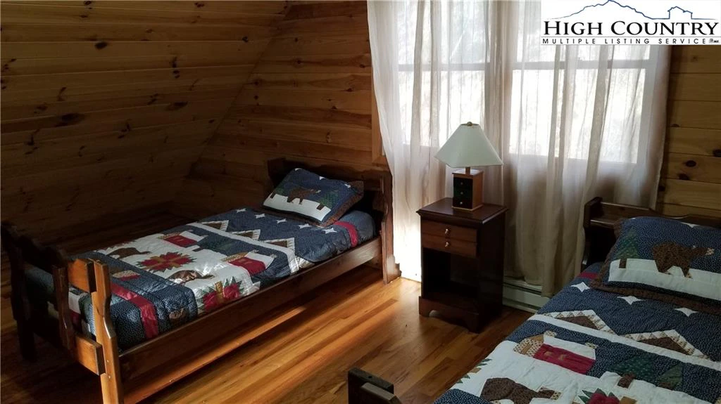 Image number 8 for the current listing