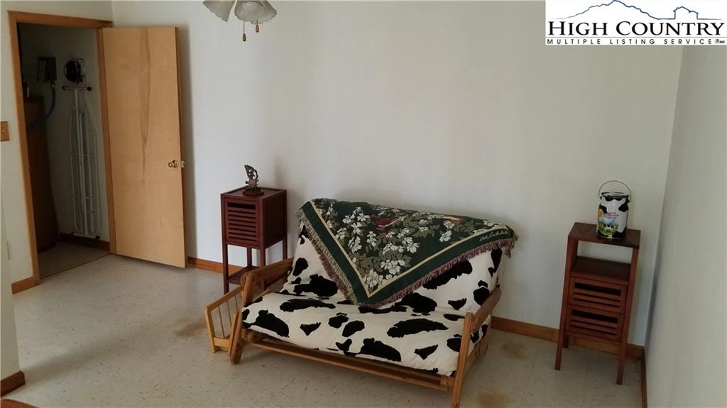 Image number 12 for the current listing