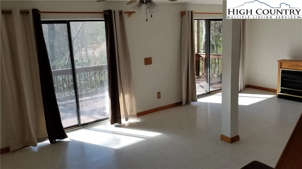 Image number 13 for the current listing