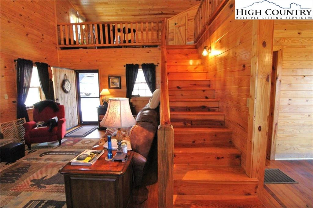 Image number 18 for the current listing