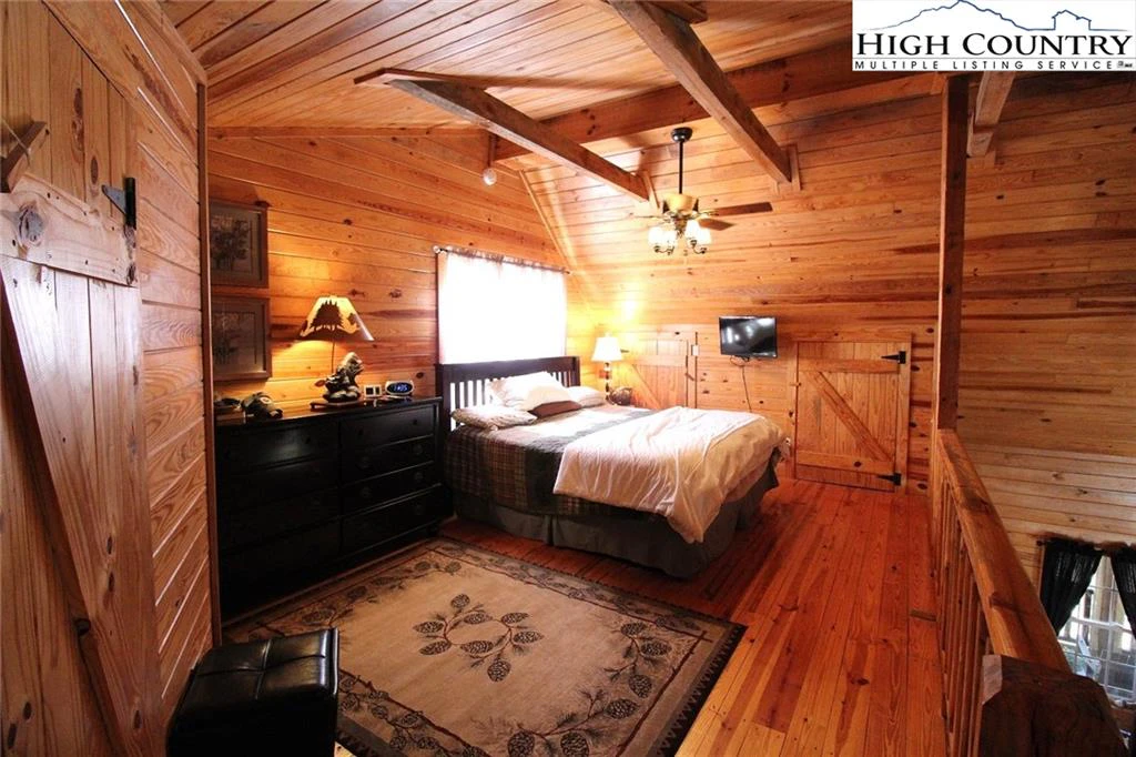 Image number 2 for the current listing