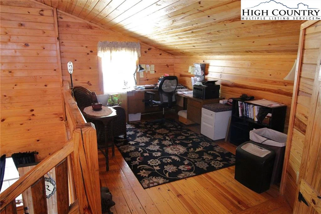 Image number 15 for the current listing