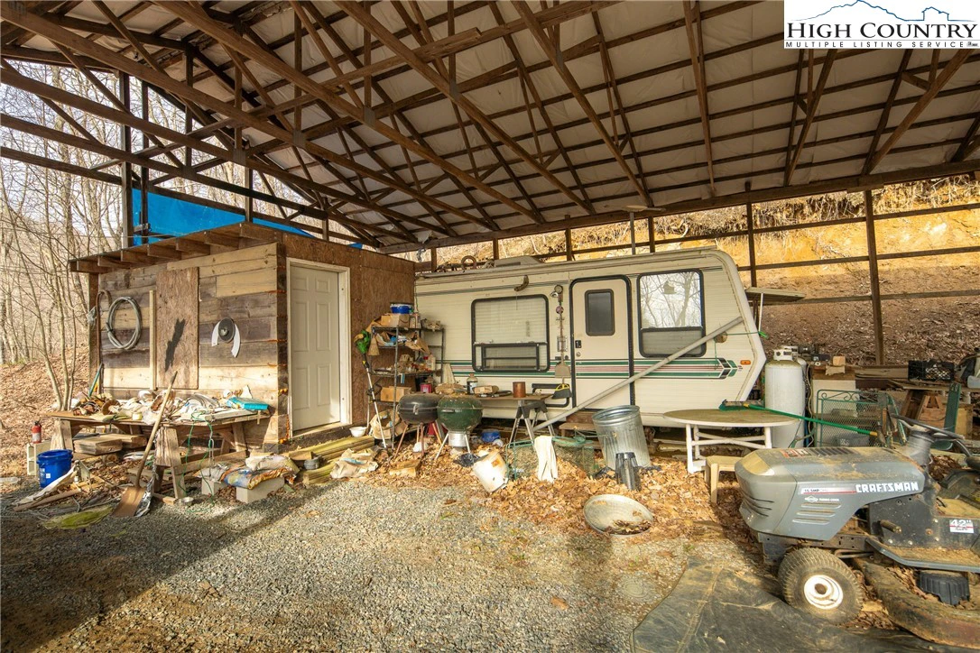 Image number 18 for the current listing
