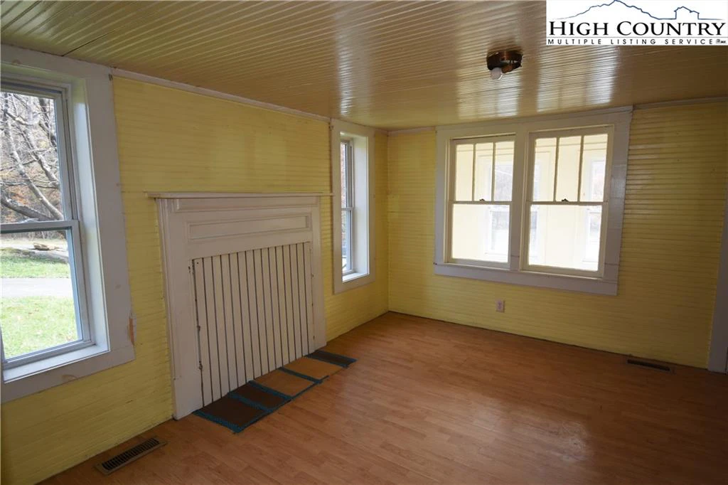 Image number 2 for the current listing