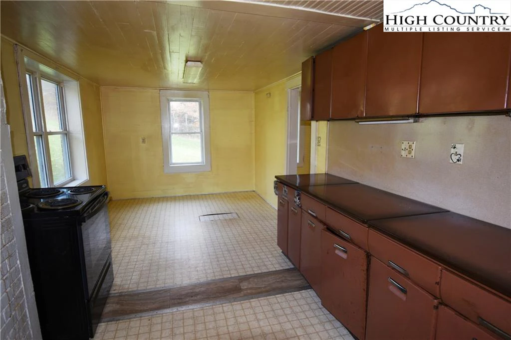 Image number 11 for the current listing