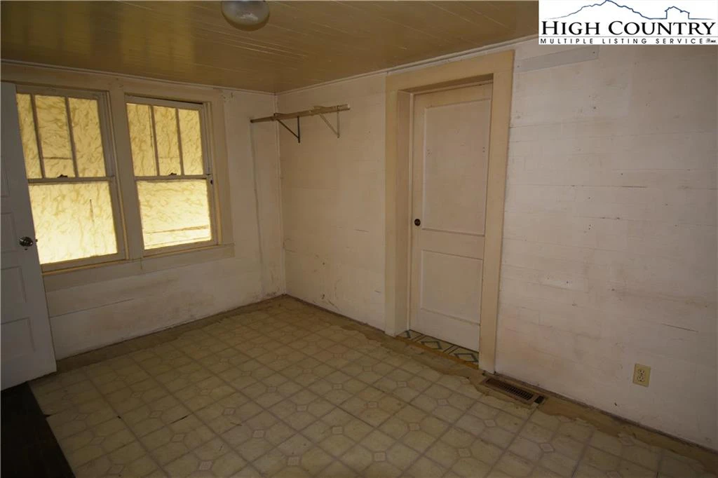 Image number 10 for the current listing