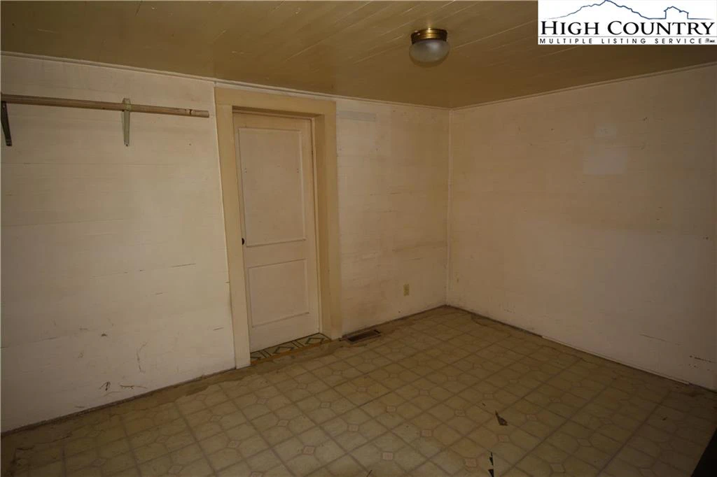 Image number 9 for the current listing