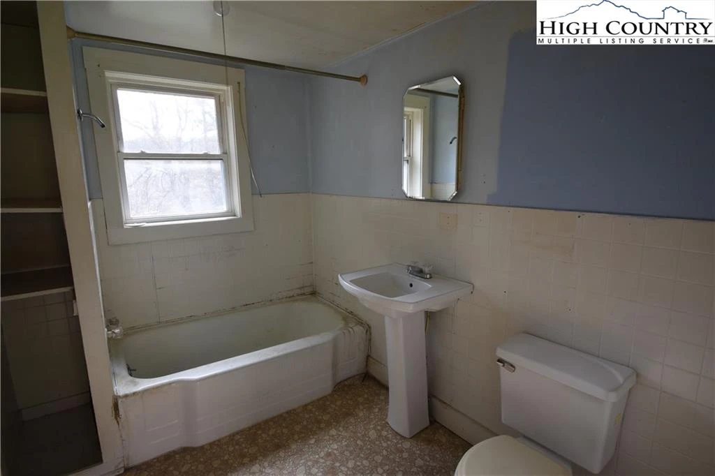 Image number 8 for the current listing