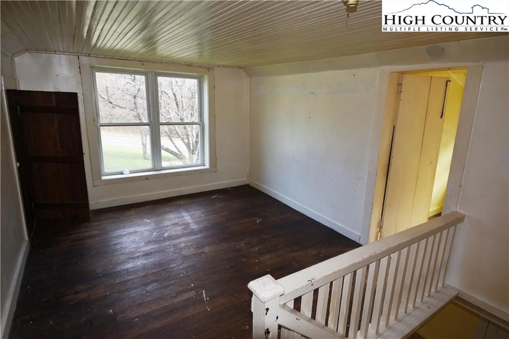 Image number 6 for the current listing