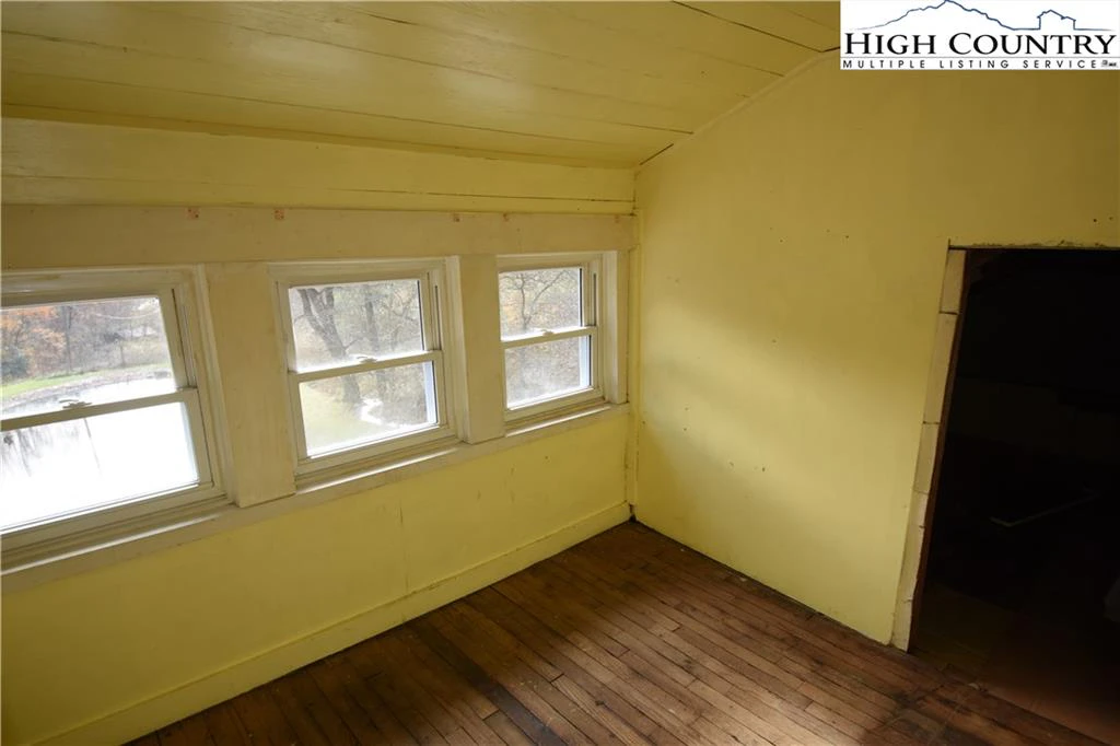 Image number 5 for the current listing