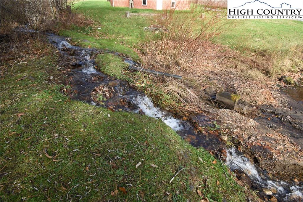 Image number 4 for the current listing
