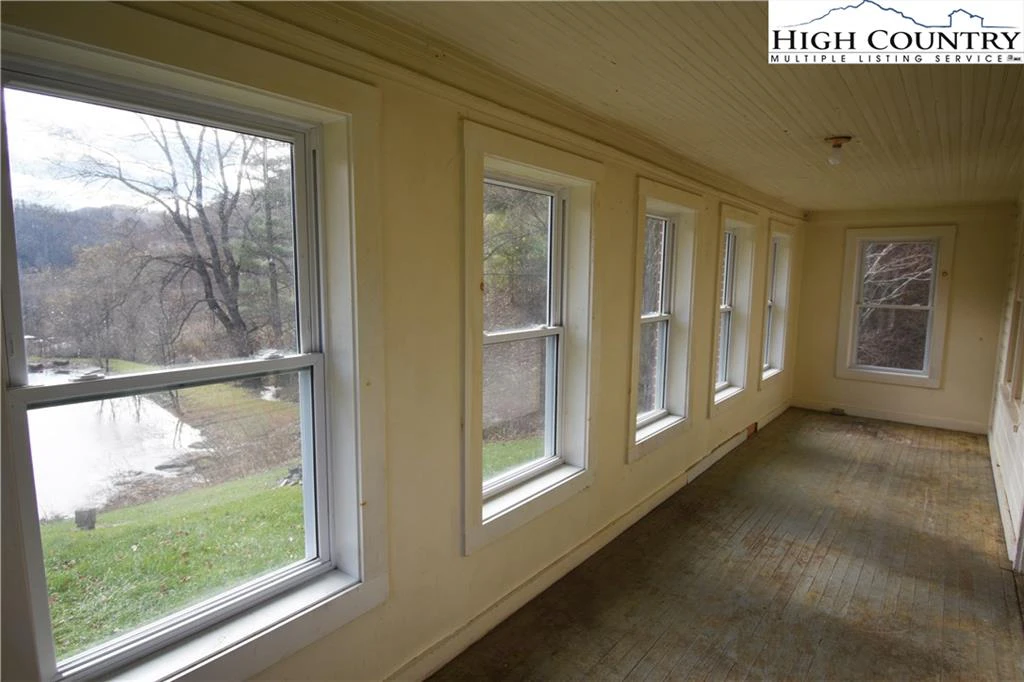 Image number 15 for the current listing