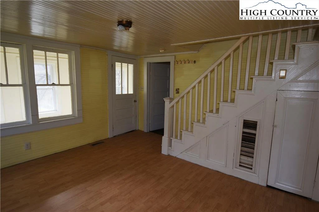 Image number 14 for the current listing