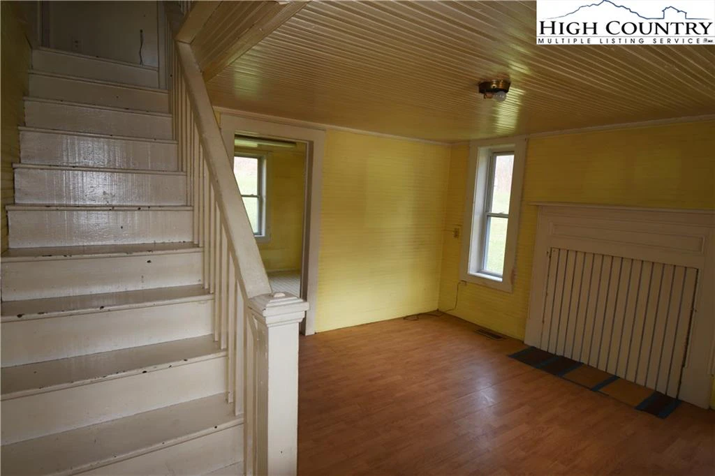 Image number 13 for the current listing