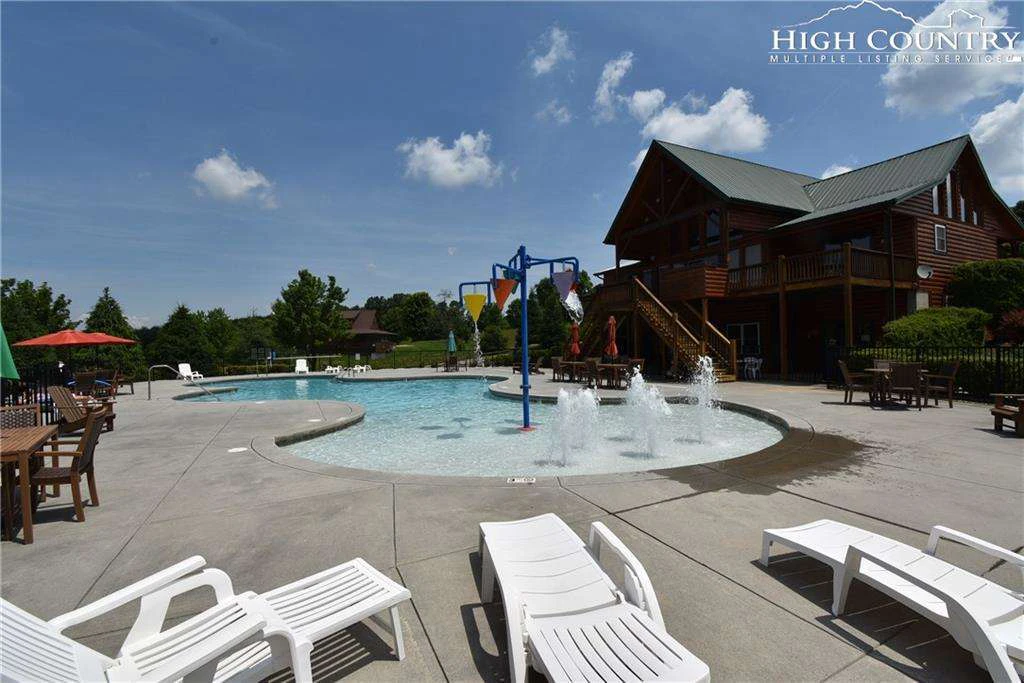 Image number 2 for the current listing