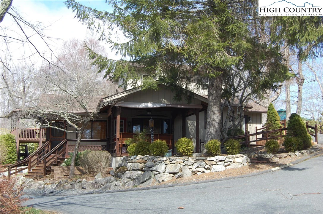 Image number 1 for the current listing