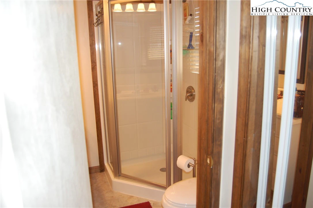 Image number 9 for the current listing