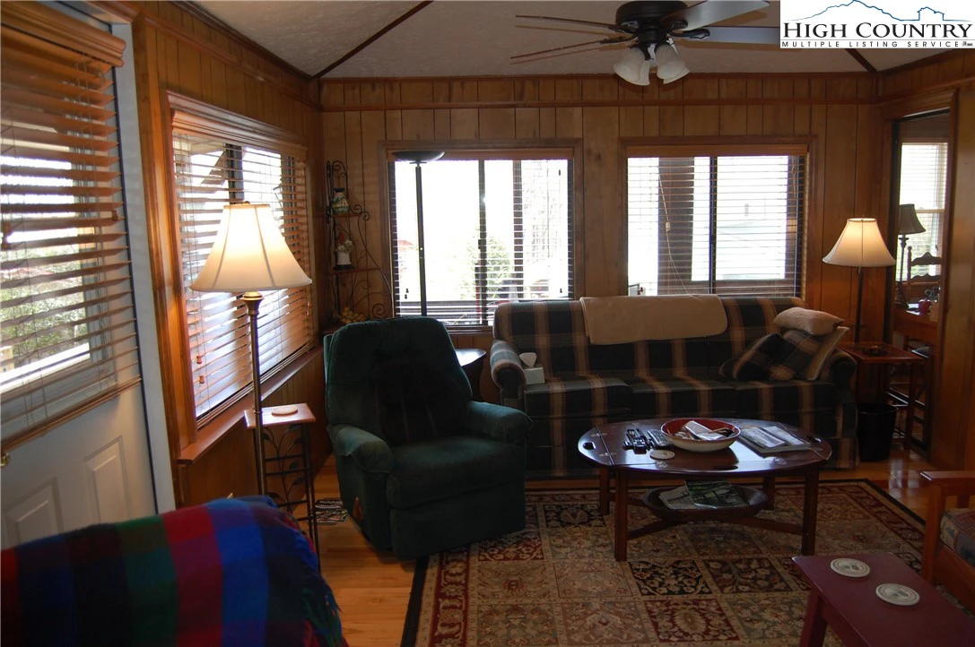 Image number 26 for the current listing