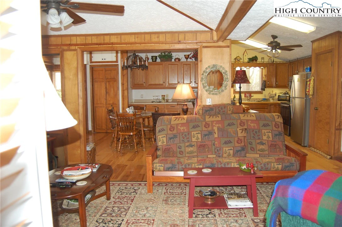 Image number 27 for the current listing
