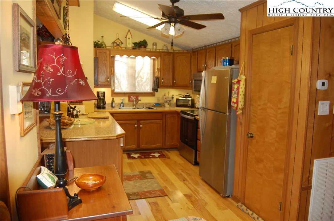 Image number 21 for the current listing