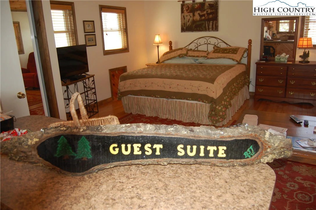 Image number 4 for the current listing