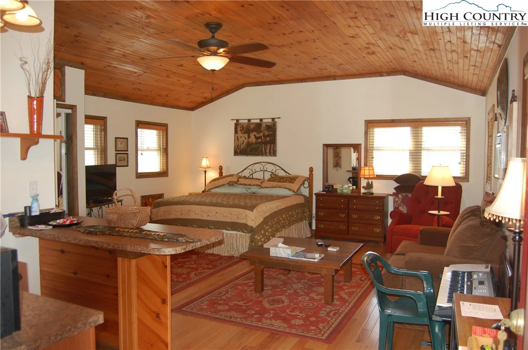 Image number 5 for the current listing