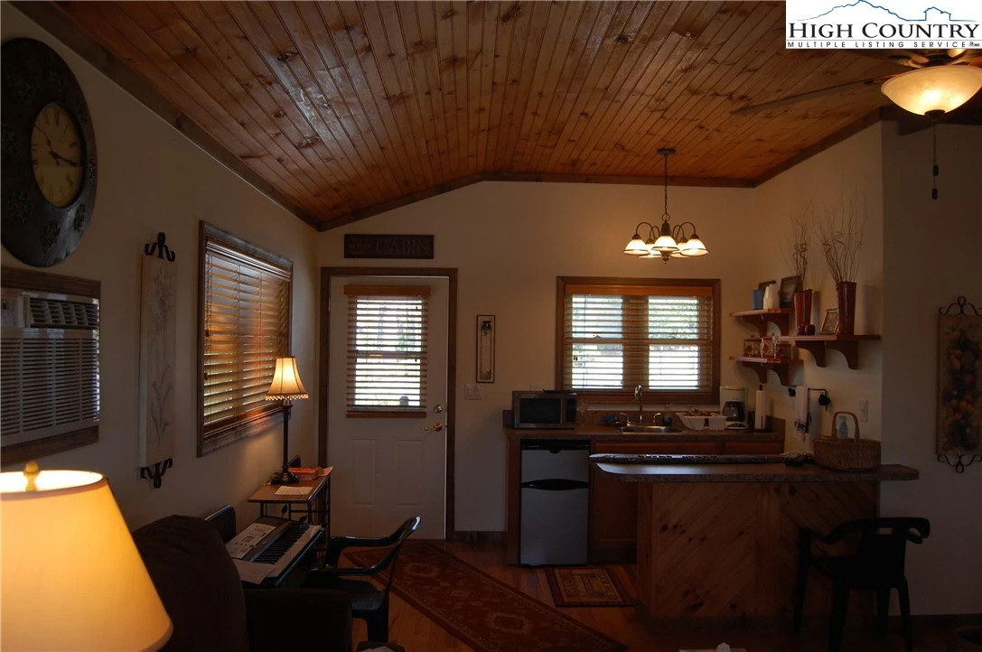 Image number 6 for the current listing