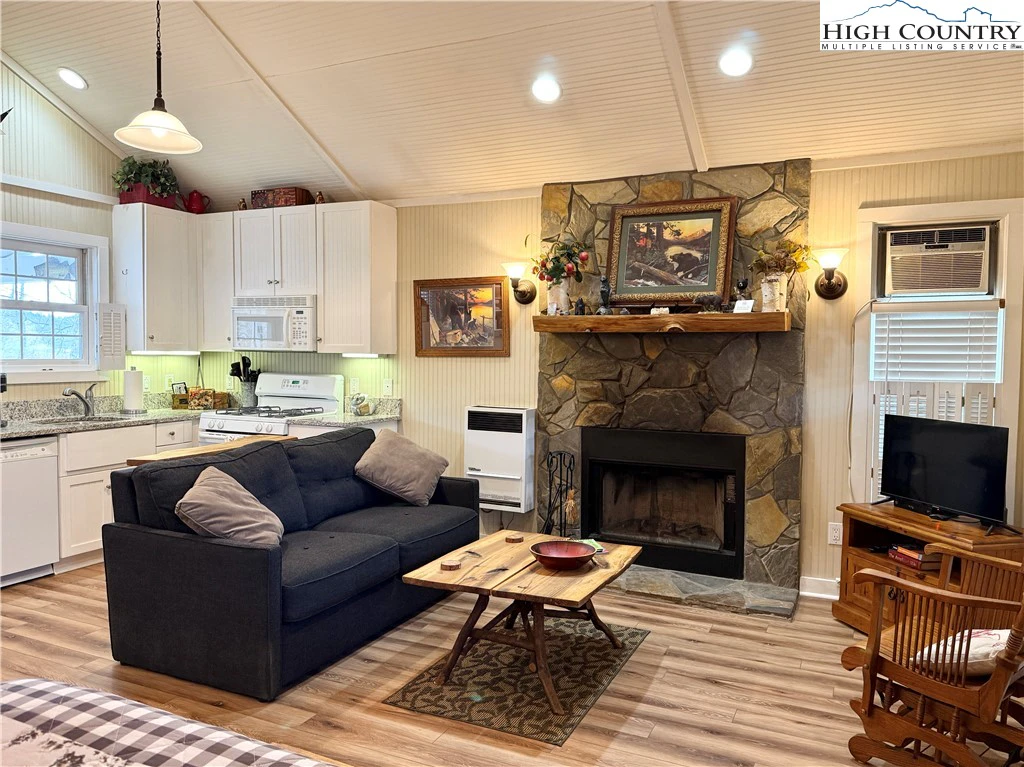 Image number 9 for the current listing