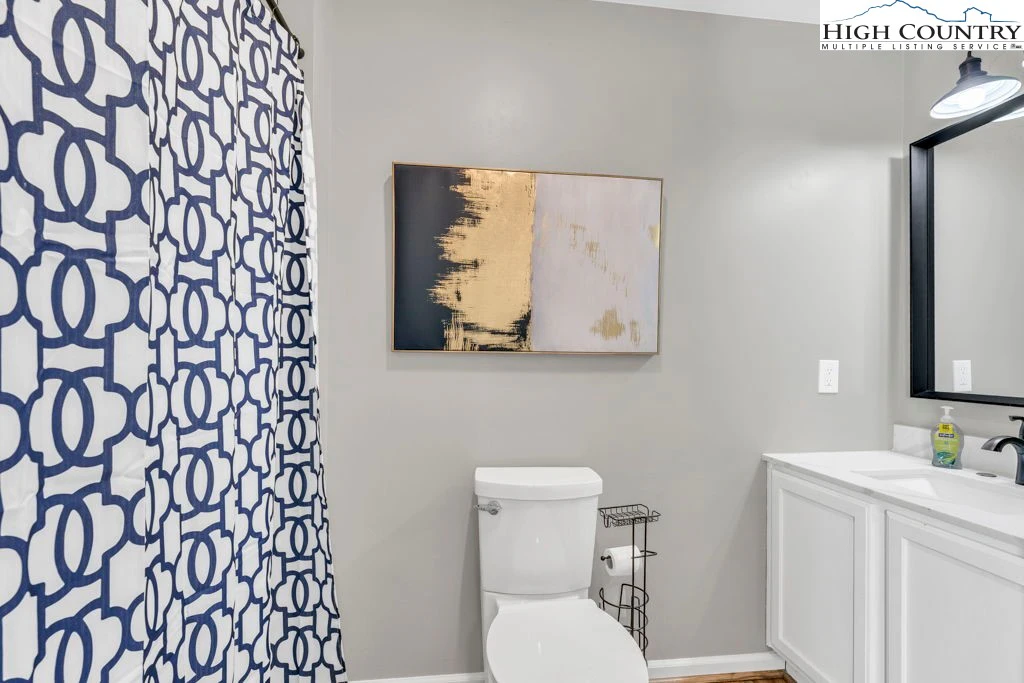 Image number 3 for the current listing