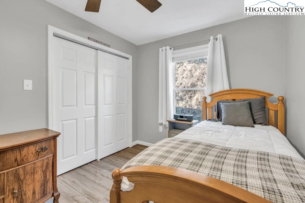 Image number 5 for the current listing