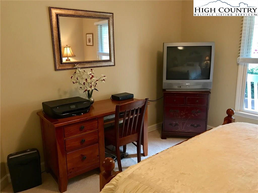 Image number 11 for the current listing